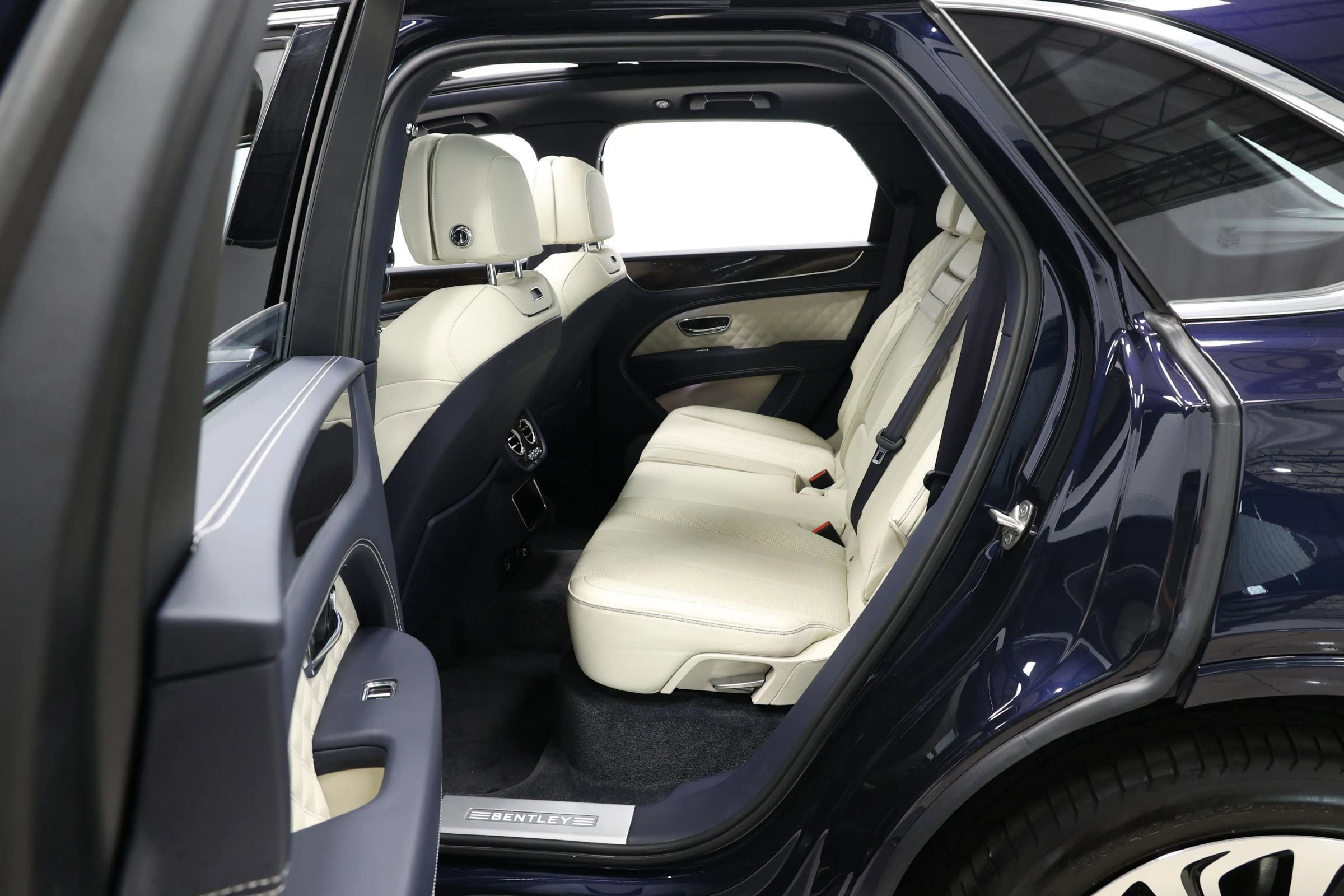 Used 2022 Bentley Bentayga image 68