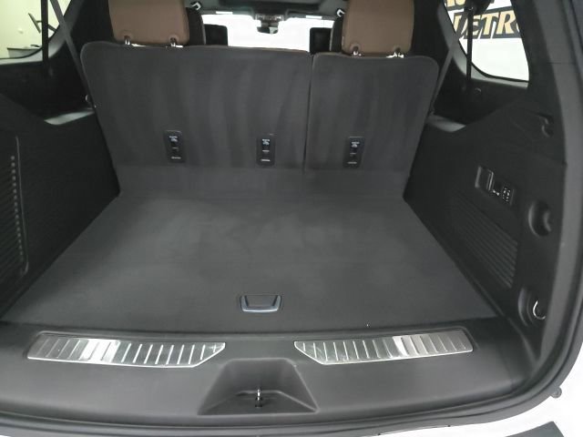 Used 2024 Chevrolet Suburban High Country image 8