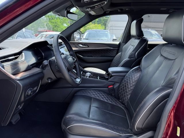 Used 2025 Jeep Grand Cherokee Summit AWD/4WD image 19