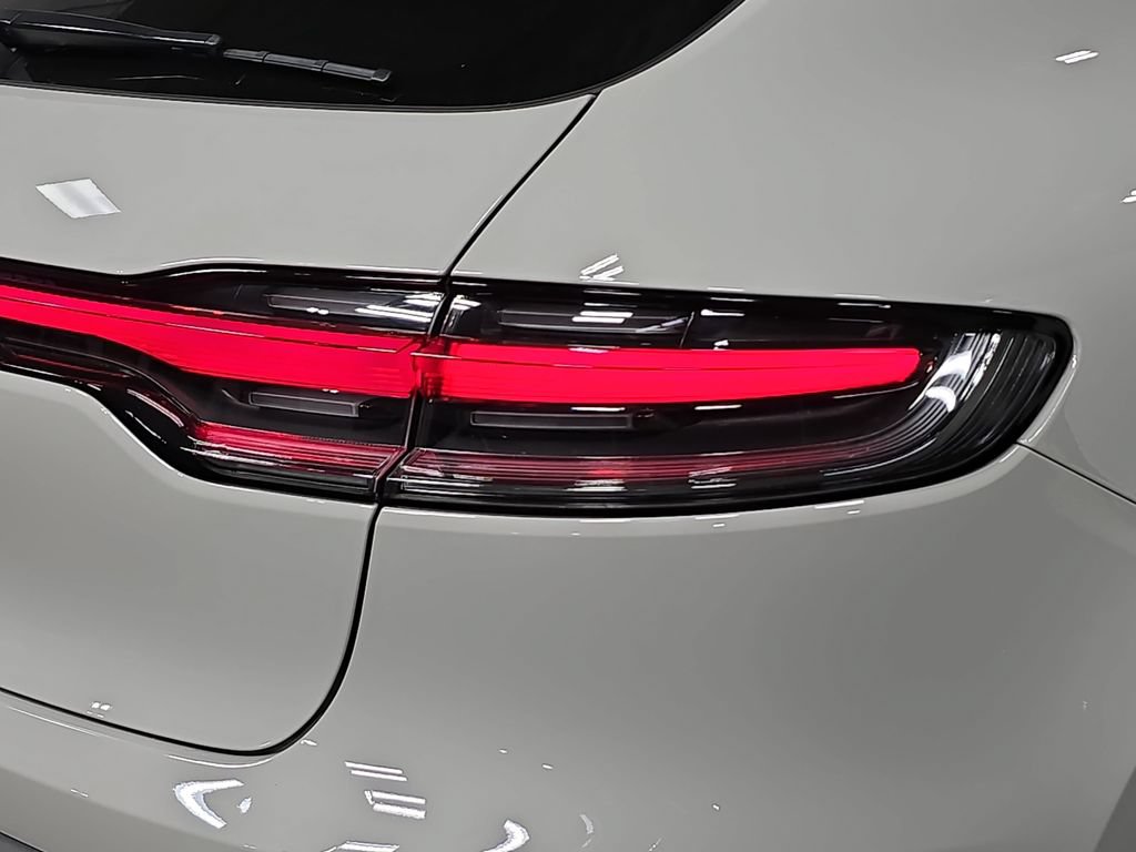 Certified 2025 Porsche Macan S AWD/4WD image 30
