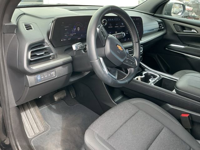 Used 2025 Chevrolet Traverse LT w/ Sun and Wheel Package image 11