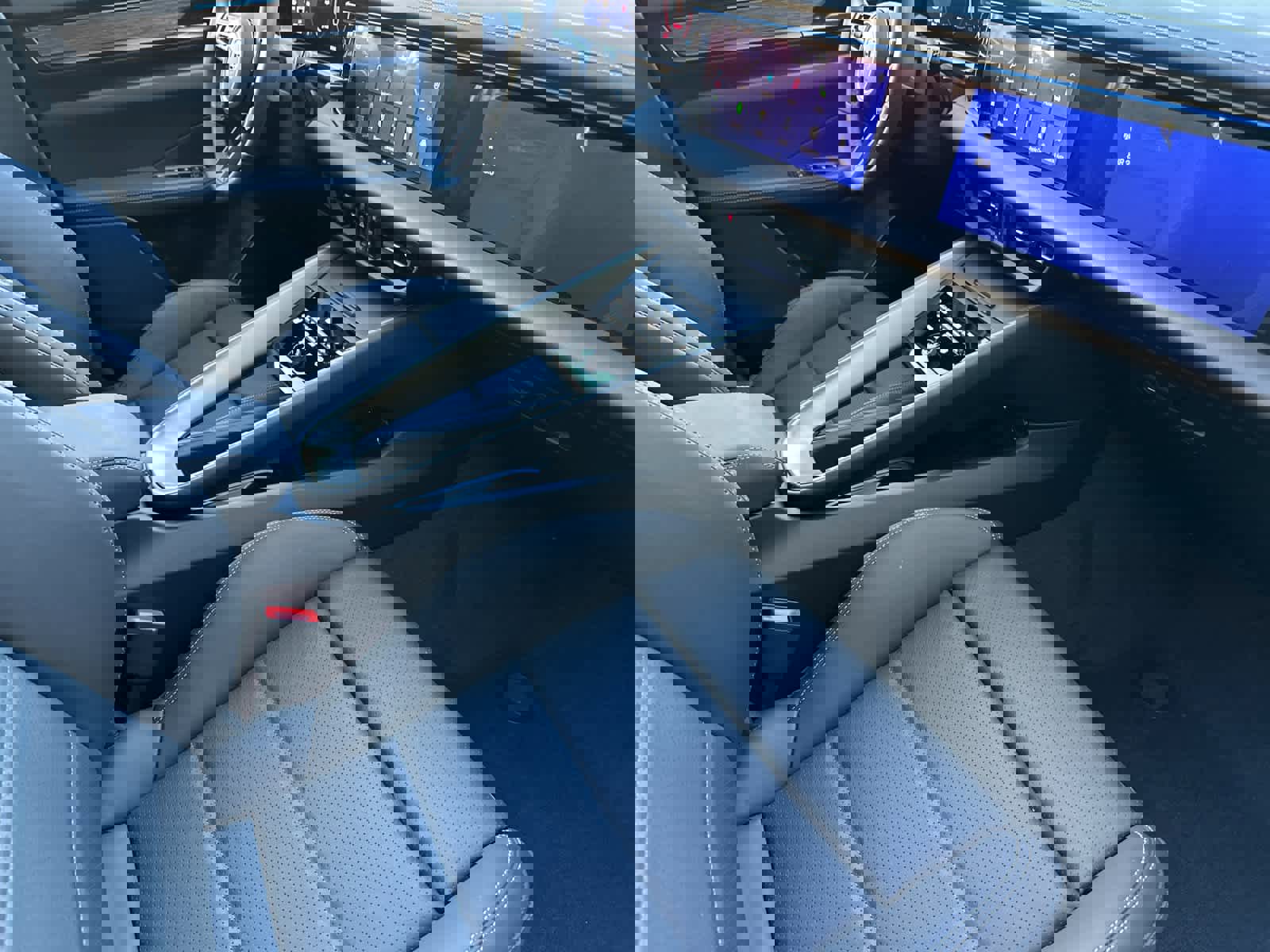 New 2025 Porsche Macan Turbo Electric image 17