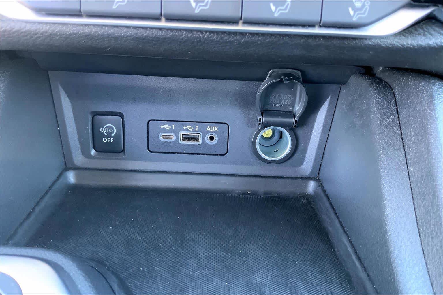 Used 2025 Nissan Sentra SV FWD image 30