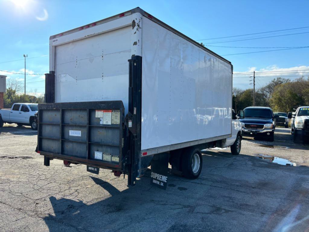 Used 2004 Ford E-350 and Econoline 350 Super Duty RWD image 9