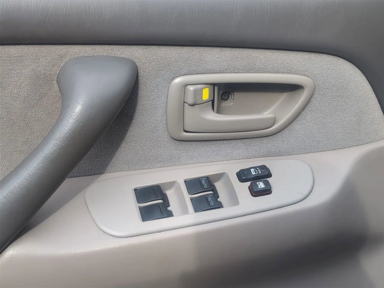 Used 2006 Toyota Sequoia SR5 RWD image 33