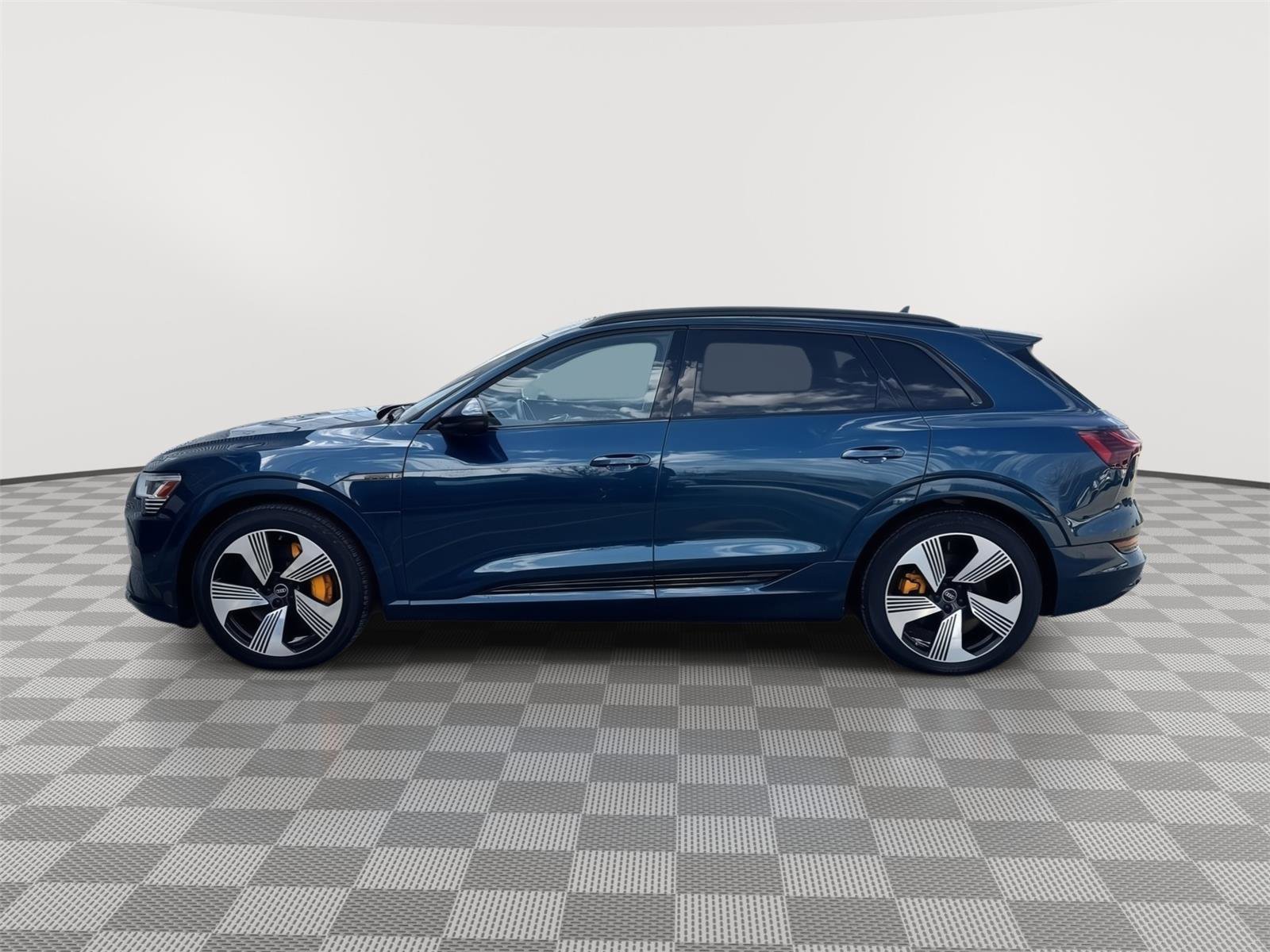 Used 2022 Audi e-tron Premium Plus w/ Premium Plus Package image 8