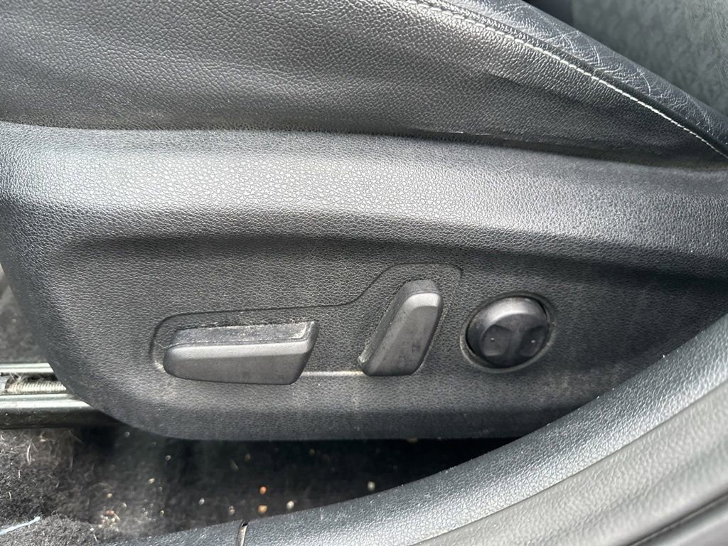 Used 2017 Kia Niro EX image 16