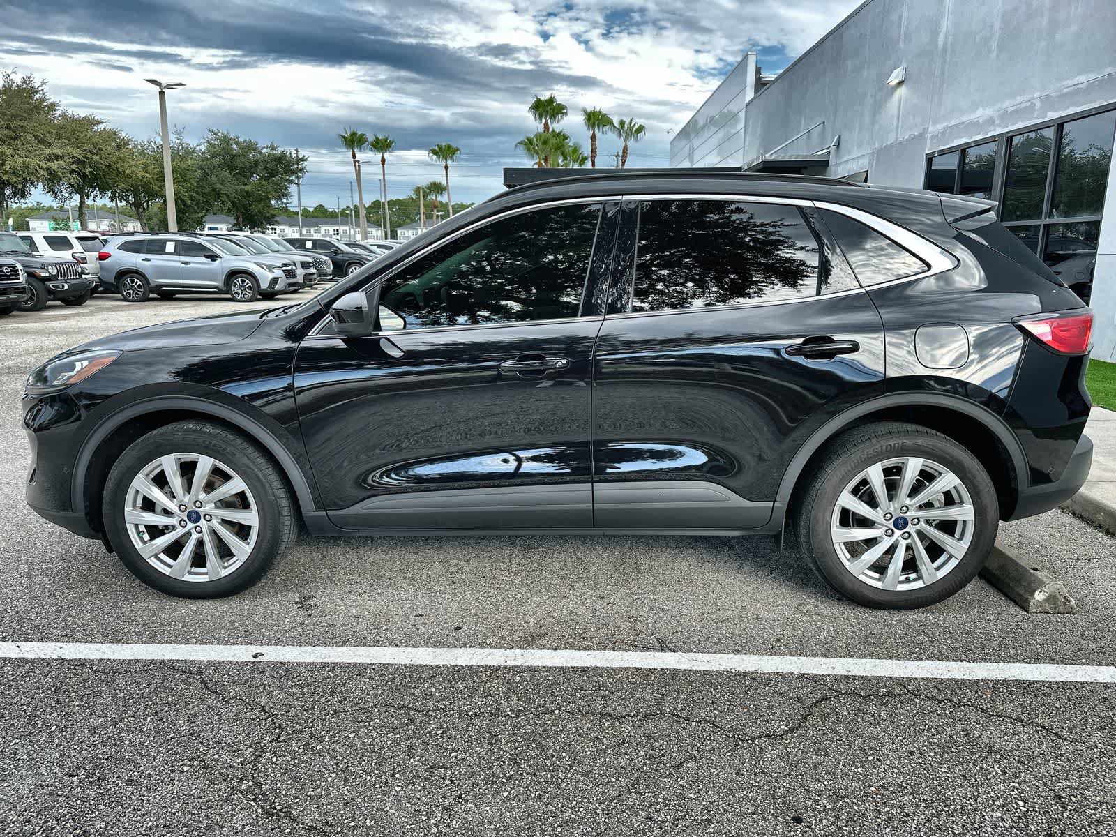 Used 2022 Ford Escape Titanium w/ Titanium Elite Package AWD/4WD image 5
