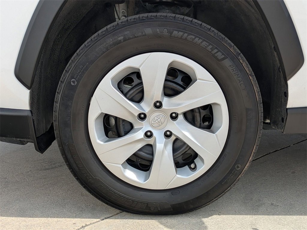 Used 2024 Toyota RAV4 LE image 31