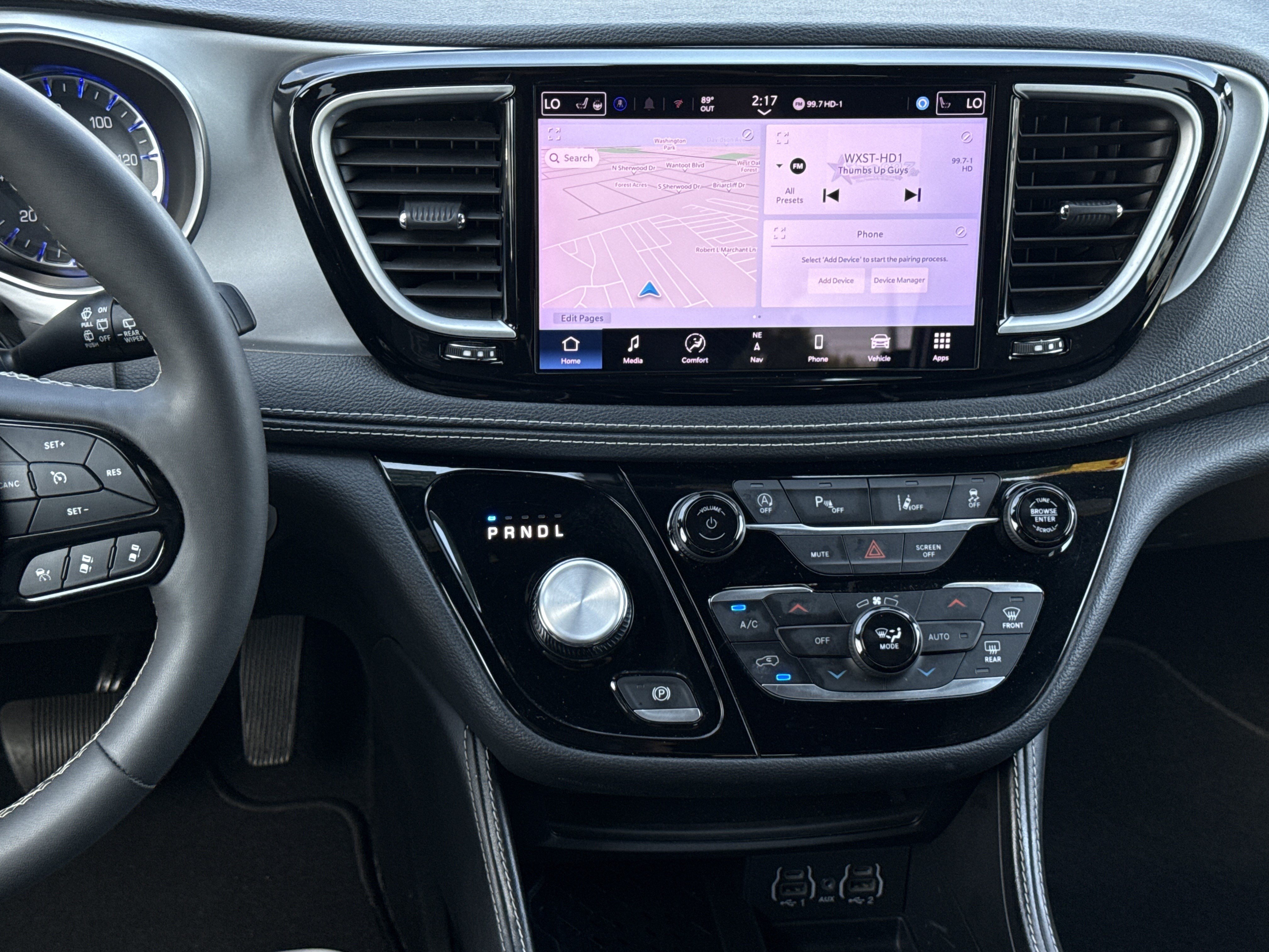 Used 2025 Chrysler Pacifica Limited FWD image 29