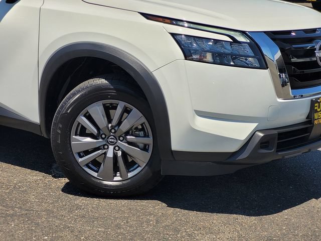 Certified 2025 Nissan Pathfinder SV FWD image 9