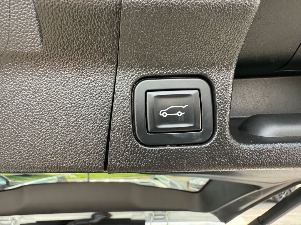 Used 2018 GMC Acadia Denali w/ Technology Package AWD/4WD image 37