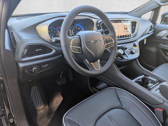 New 2026 Chrysler Pacifica Limited image 3