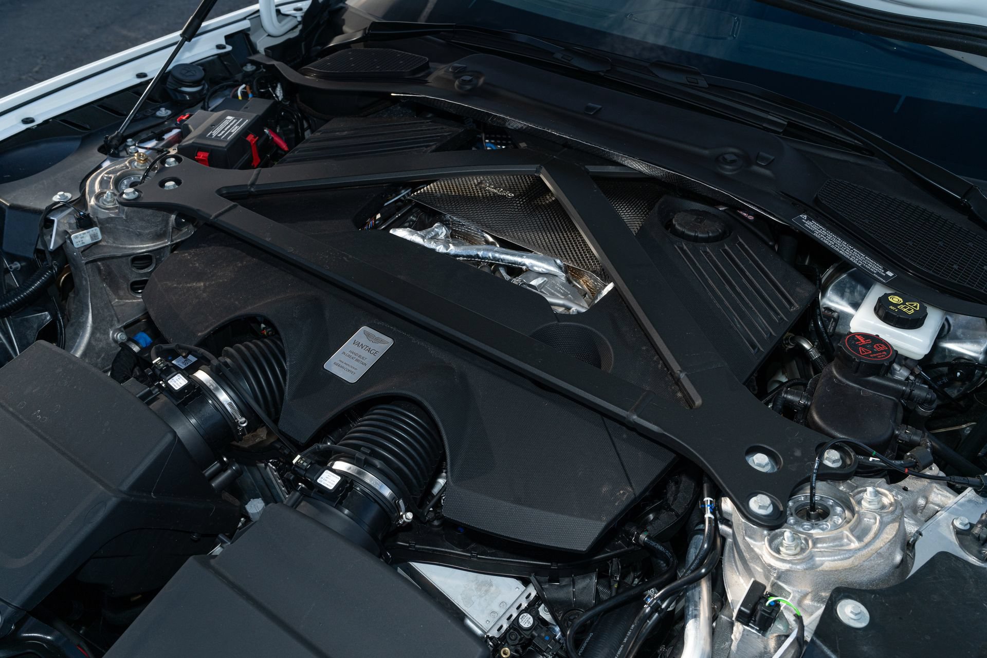 Used 2025 Aston Martin V8 Vantage Coupe RWD image 12