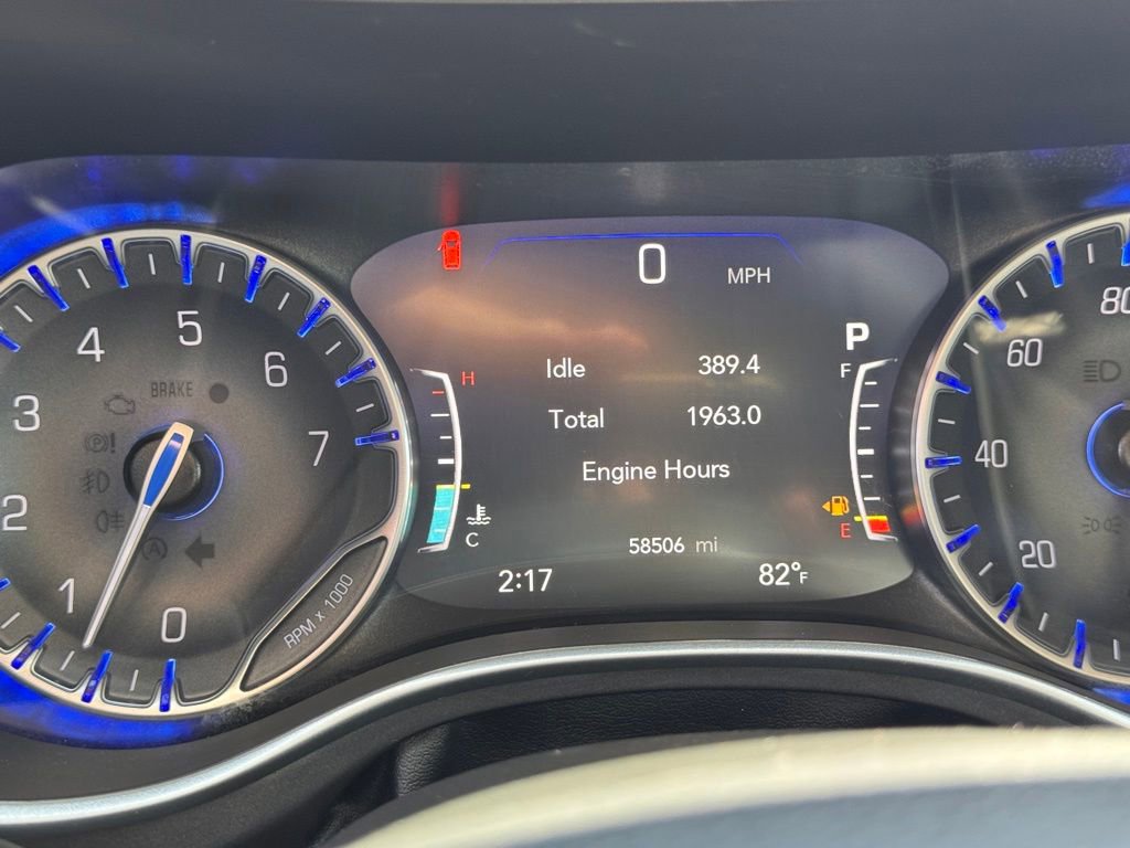 Used 2023 Chrysler Pacifica Touring-L FWD image 14