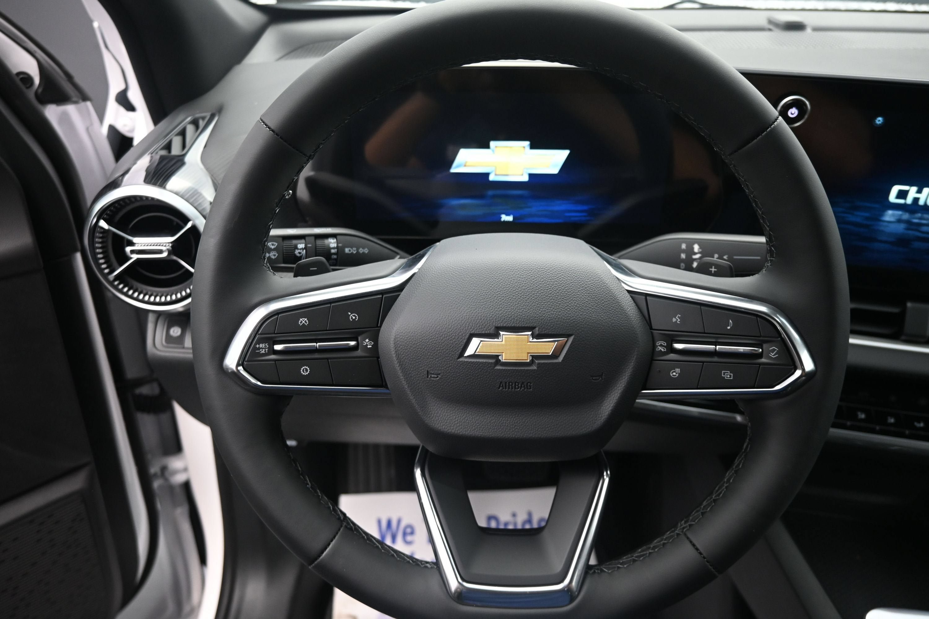 New 2027 Chevrolet Equinox LT w/ Convenience Package II FWD image 12