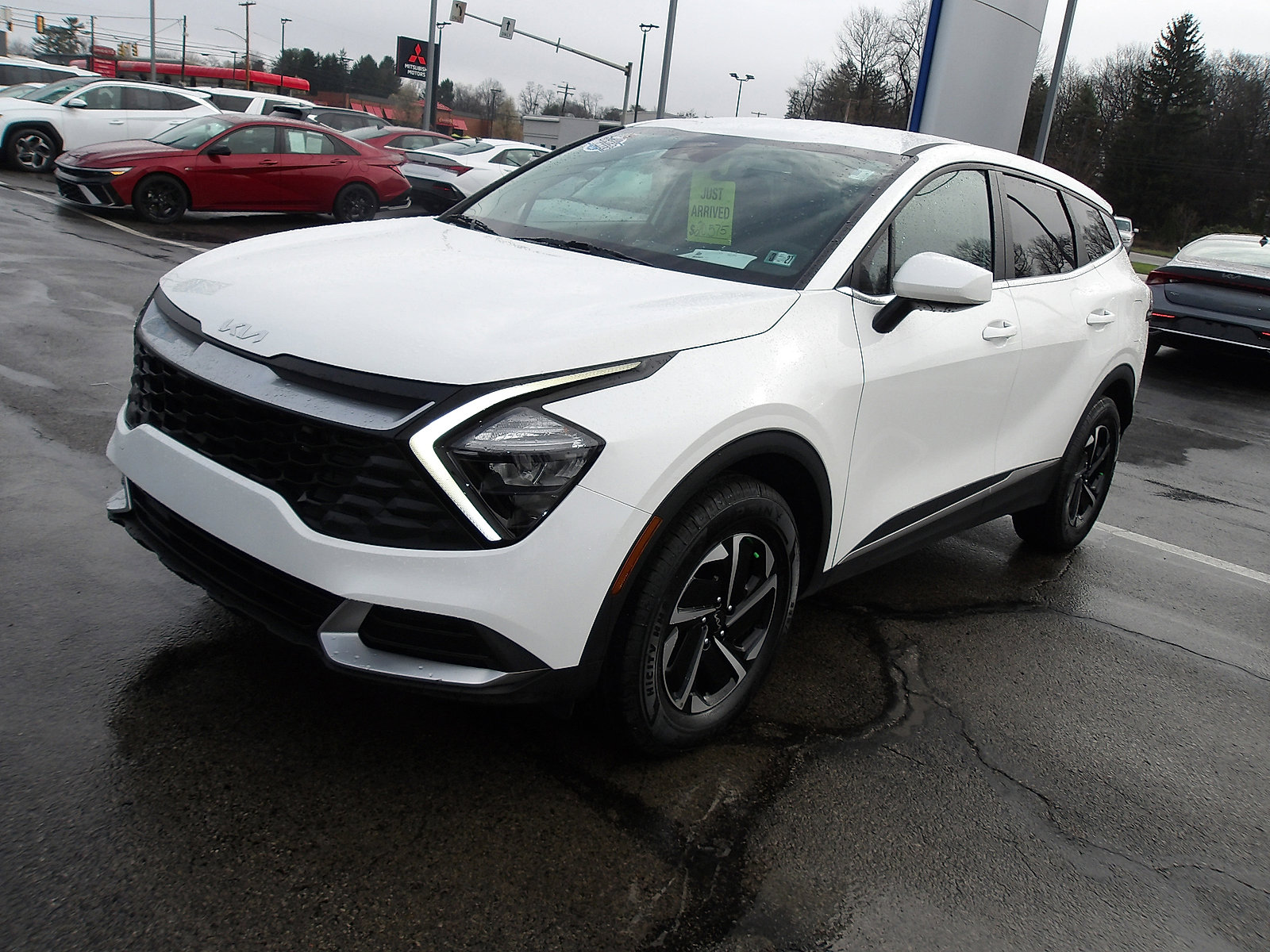 Used 2023 Kia Sportage LX image 4