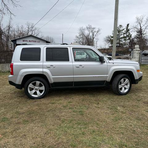 Used 2011 Jeep Patriot Latitude w/ Sun/Sound Group image 8