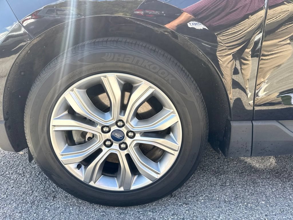 Used 2019 Ford Edge Titanium w/ Equipment Group 301A AWD/4WD image 10