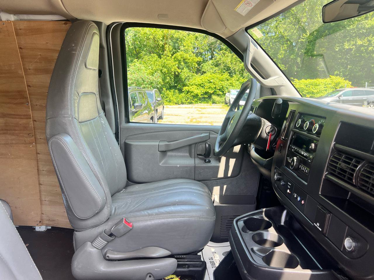 Used 2017 Chevrolet Express 2500 RWD image 12