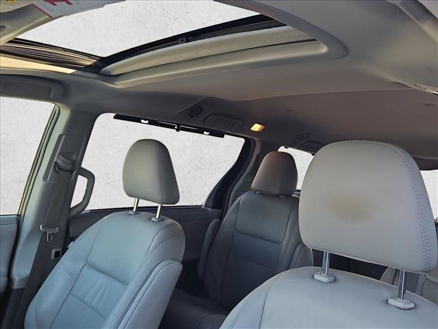 Used 2017 Toyota Sienna XLE FWD image 12