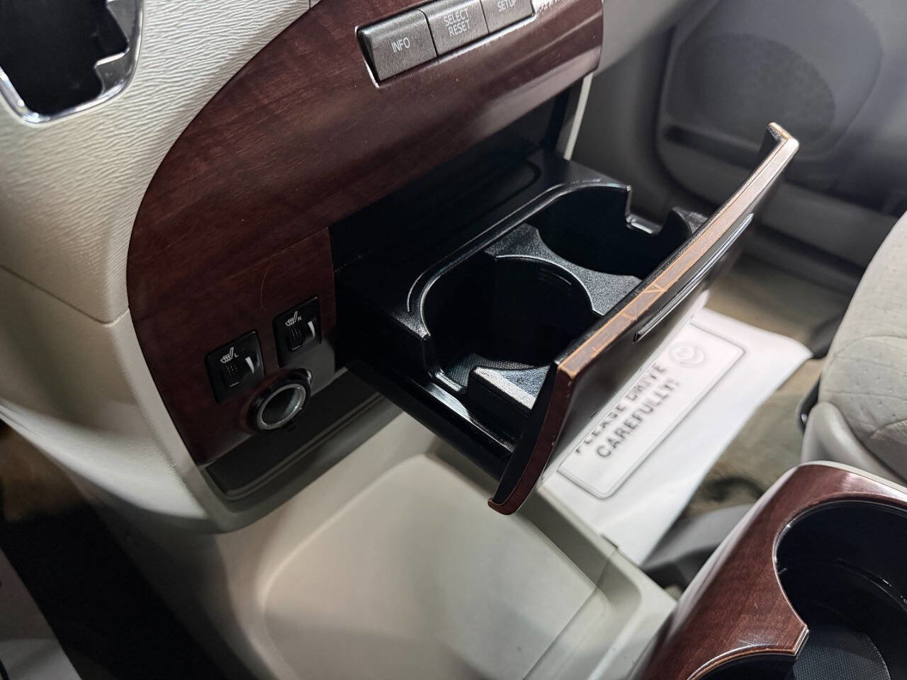 Used 2013 Toyota Sienna XLE image 42