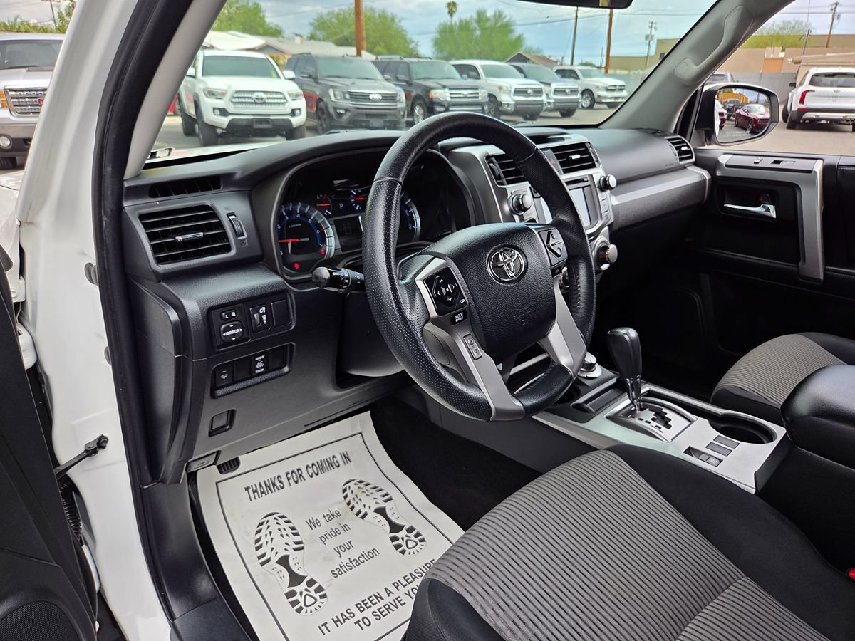 Used 2018 Toyota 4Runner SR5 AWD/4WD image 38