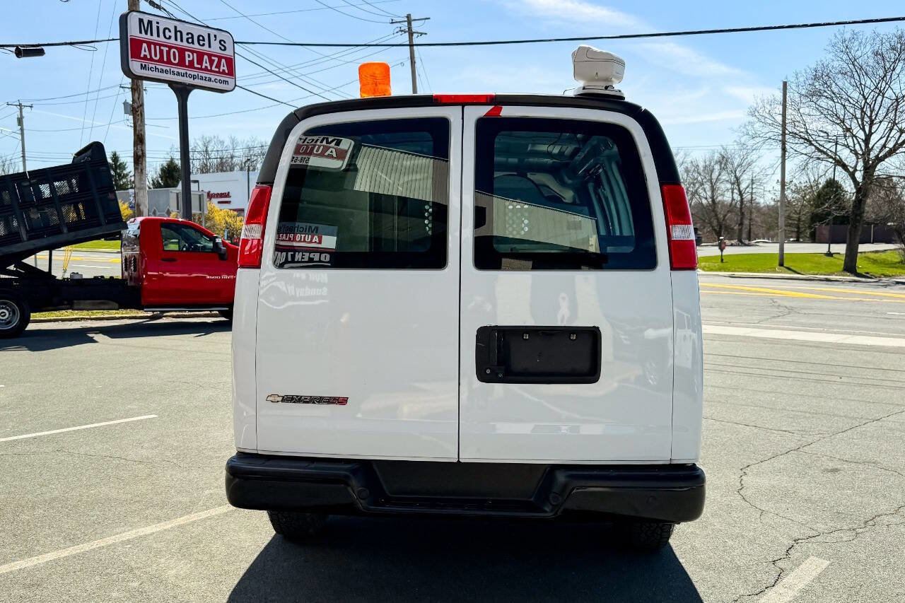 Used 2019 Chevrolet Express 2500 w/ Driver Convenience Package image 5