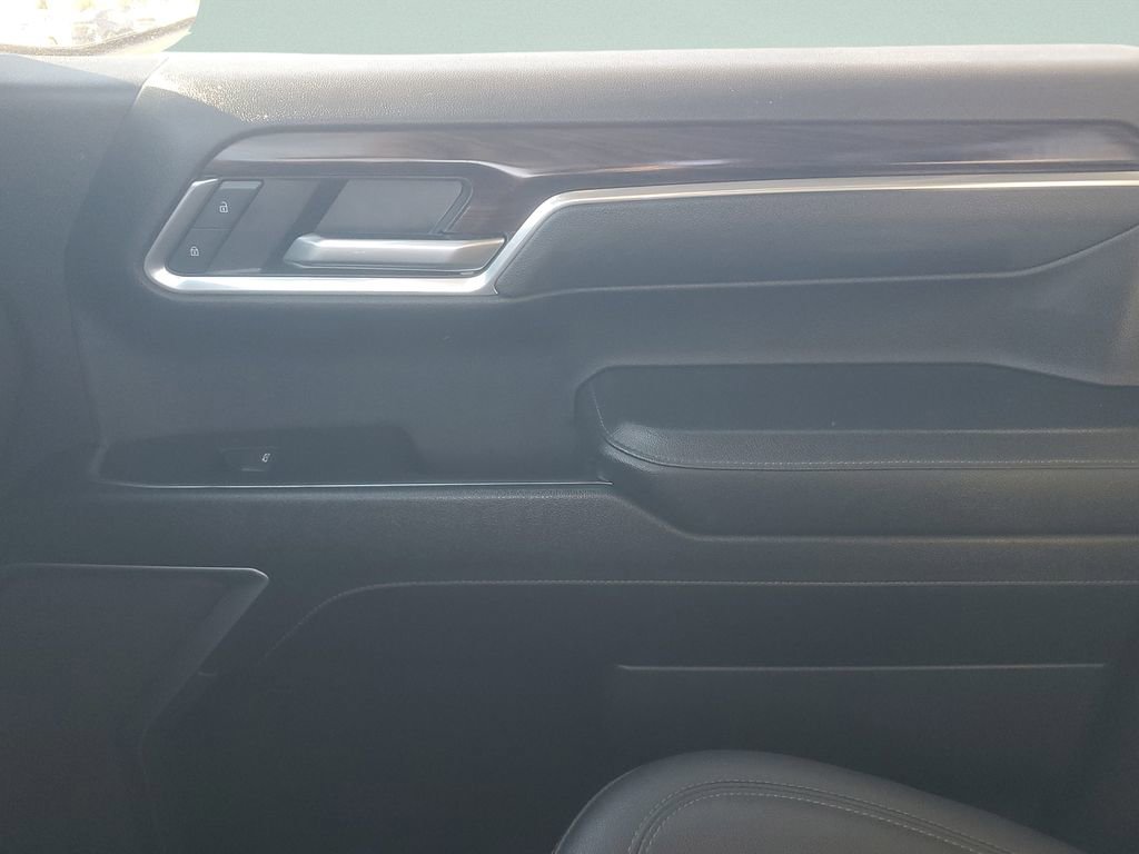 Used 2025 GMC Sierra 1500 SLT image 16