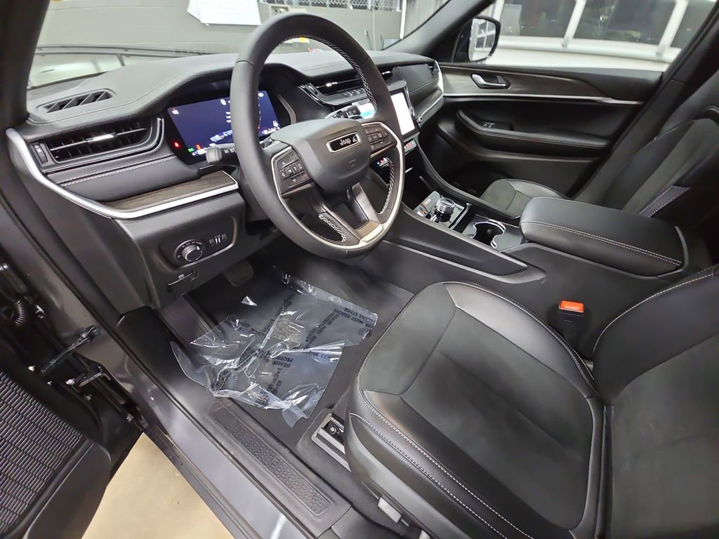 New 2026 Jeep Grand Cherokee Altitude image 17