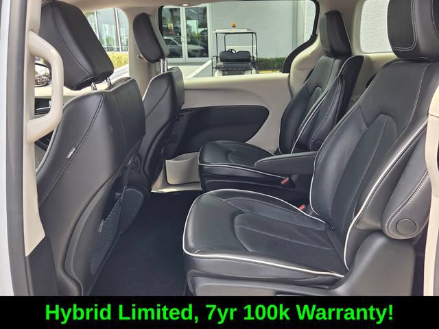Used 2023 Chrysler Pacifica Limited FWD image 11