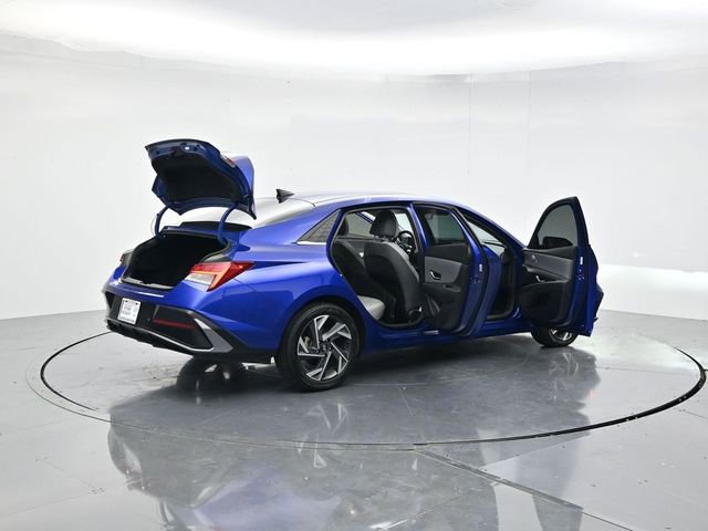 Used 2024 Hyundai Elantra Limited image 47