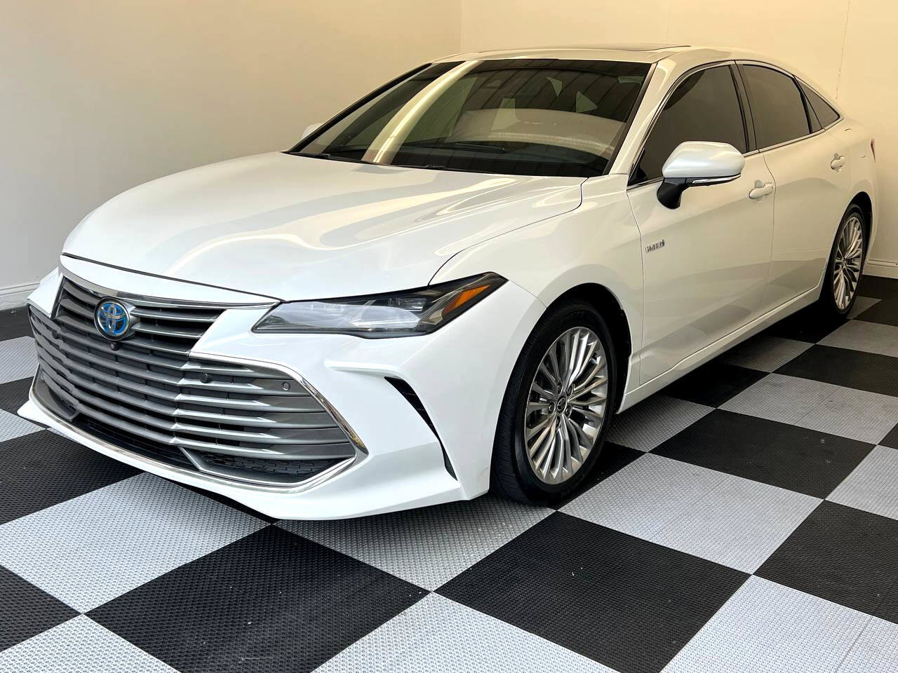 Used 2020 Toyota Avalon Limited image 1