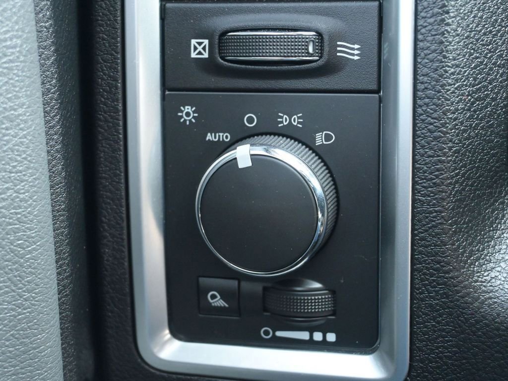 Used 2014 RAM 2500 SLT image 32