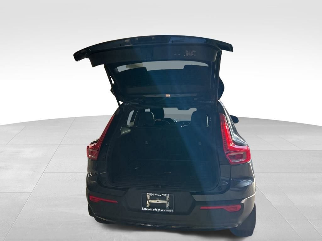 Used 2022 Volvo XC40 T5 R-Design w/ Advanced Package image 33