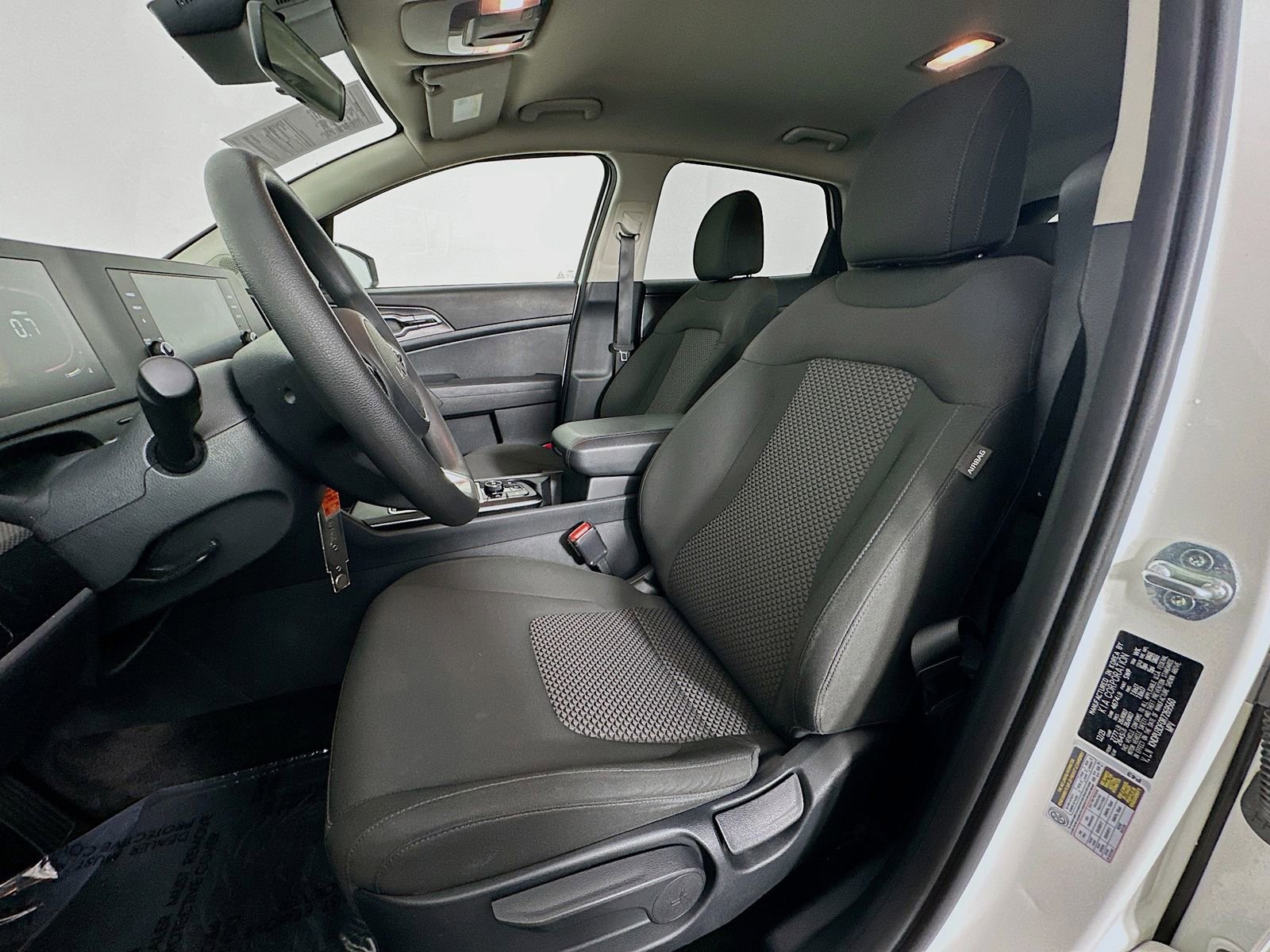 Used 2024 Kia Sportage LX image 21
