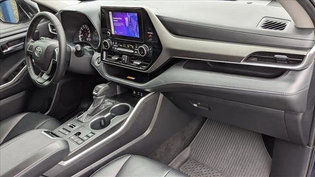 Used 2024 Toyota Highlander XLE AWD/4WD image 28