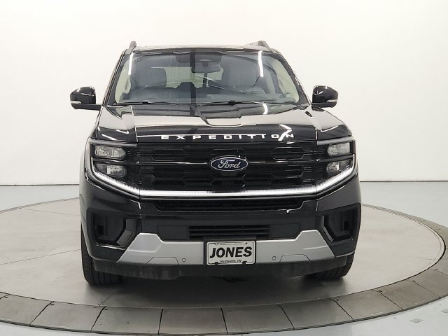 Used 2025 Ford Expedition Platinum w/ Driver's Package AWD/4WD image 3