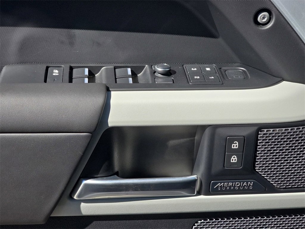 Certified 2021 Land Rover Defender 110 X-Dynamic HSE image 29