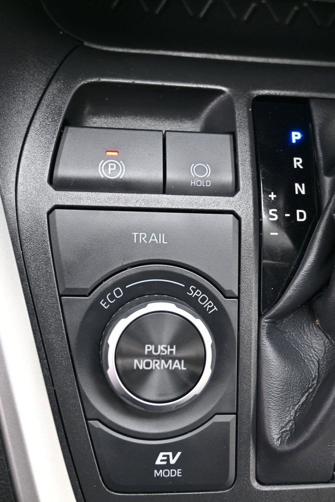 Used 2025 Toyota RAV4 XLE image 27