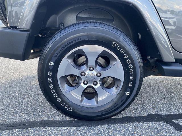 Used 2017 Jeep Wrangler Unlimited Sahara w/ Connectivity Group AWD/4WD image 36