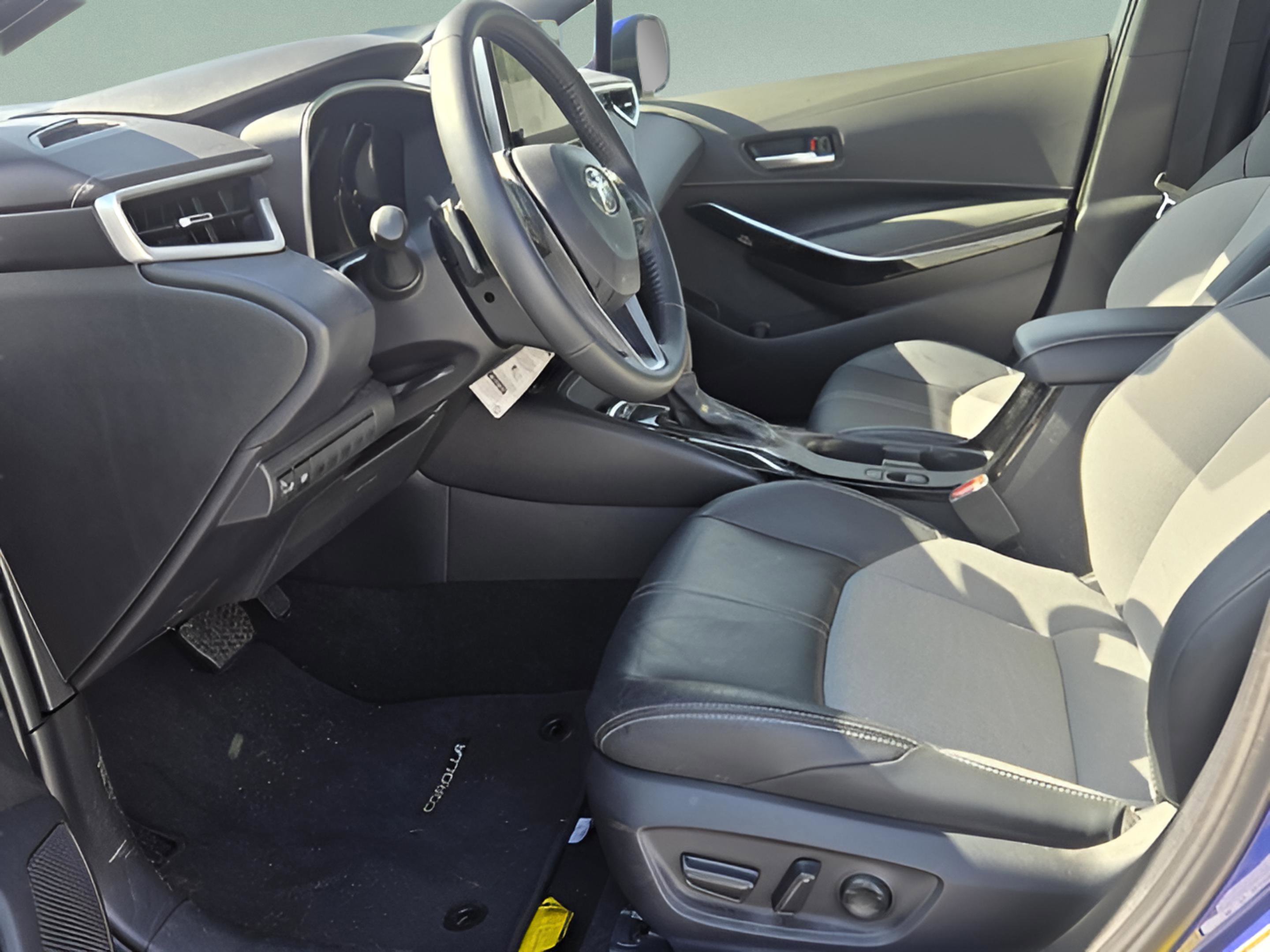 Used 2025 Toyota Corolla XSE image 3