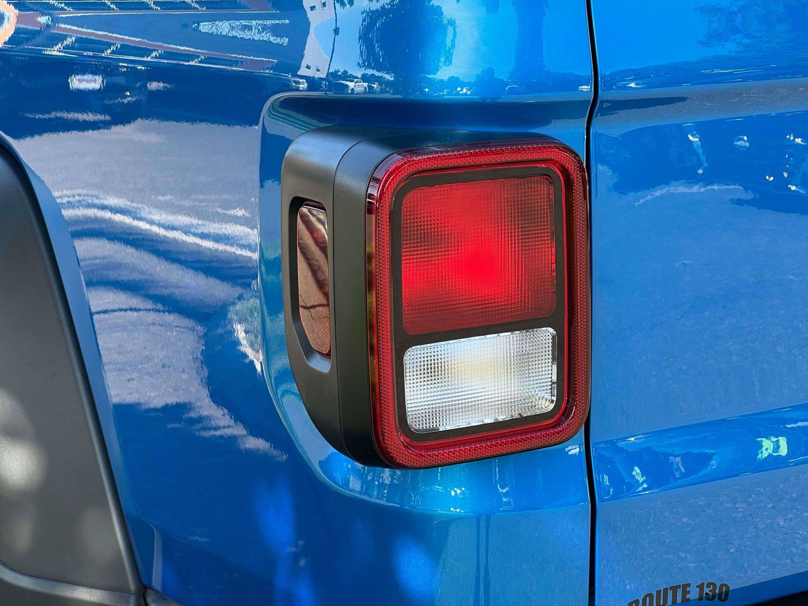 Used 2025 Jeep Gladiator Sport AWD/4WD image 7