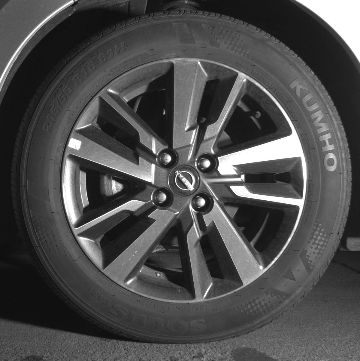 Used 2025 Nissan Versa SV image 12