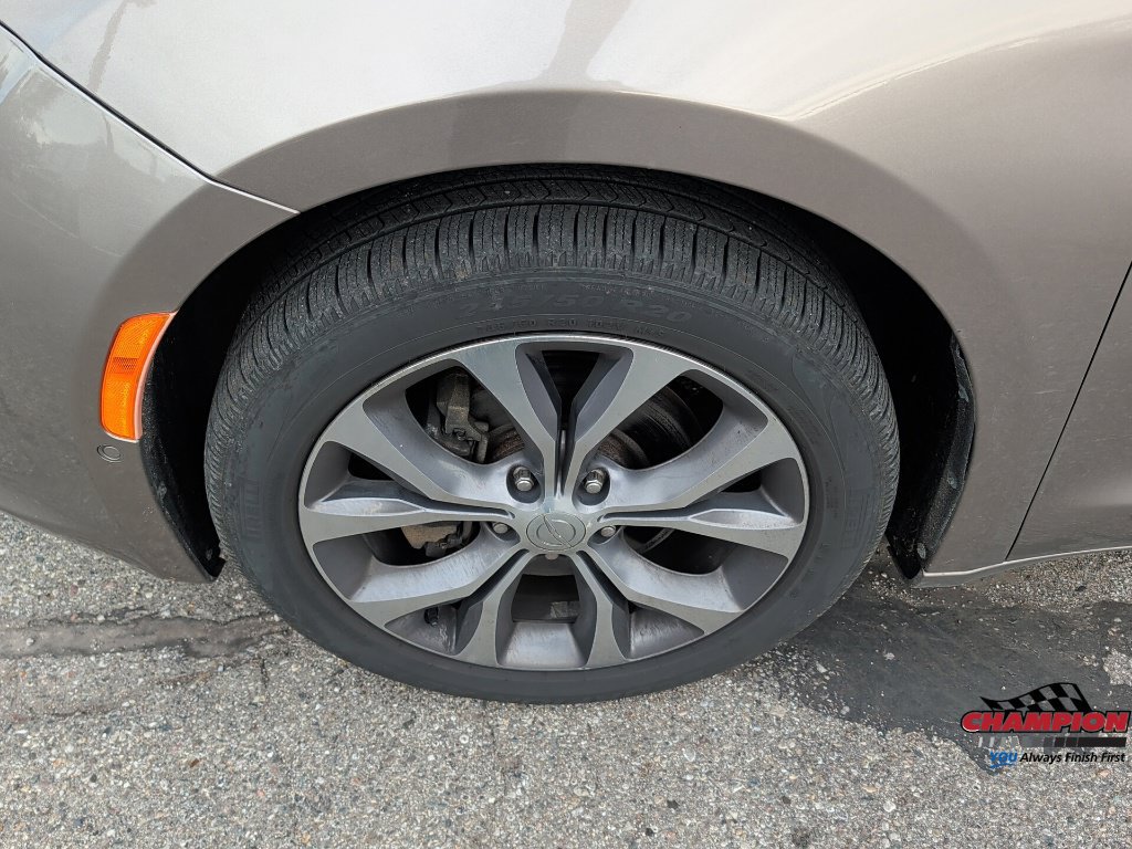 Used 2017 Chrysler Pacifica Limited FWD image 12