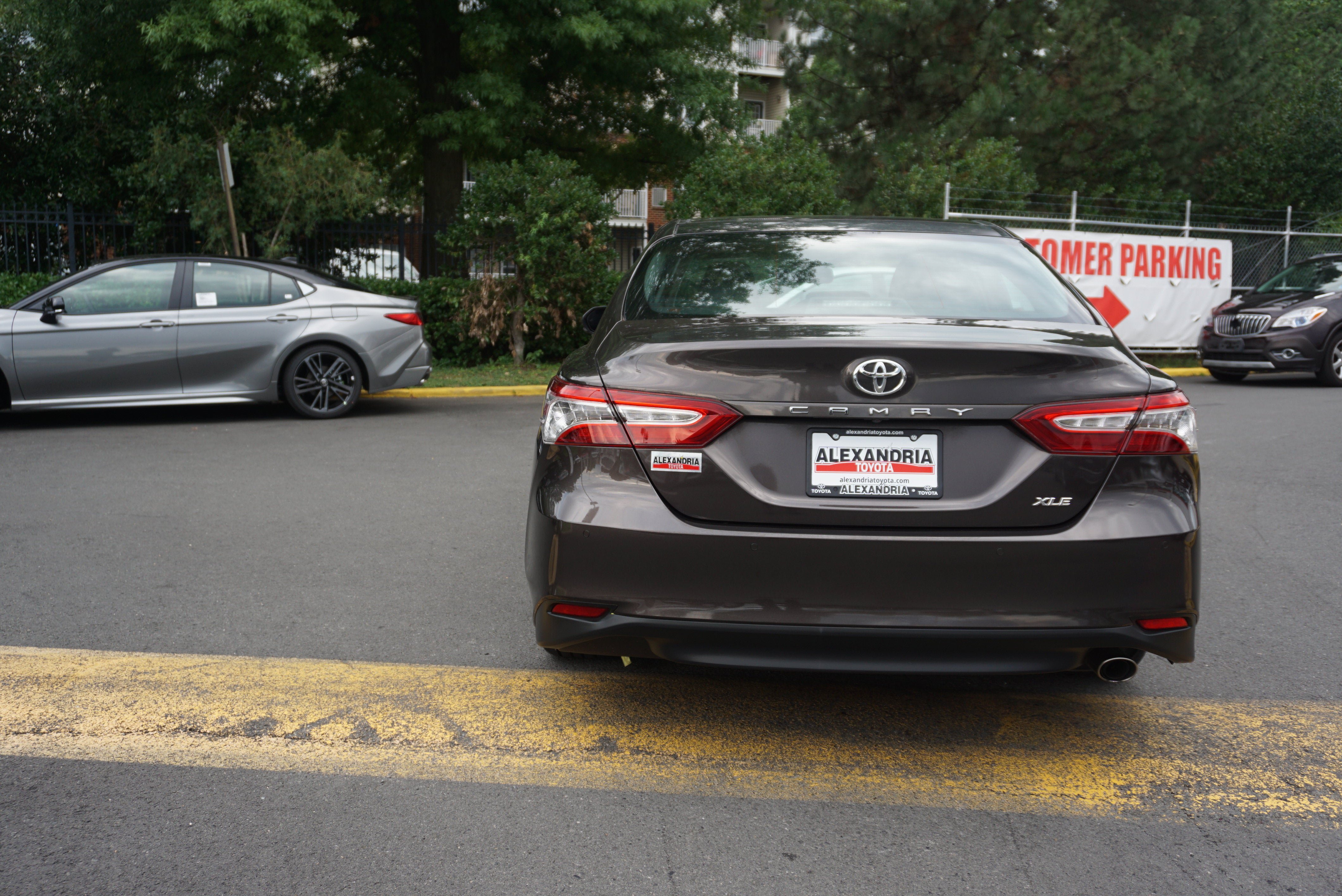 Used 2018 Toyota Camry XLE w/ Driver Assist Package FWD image 5