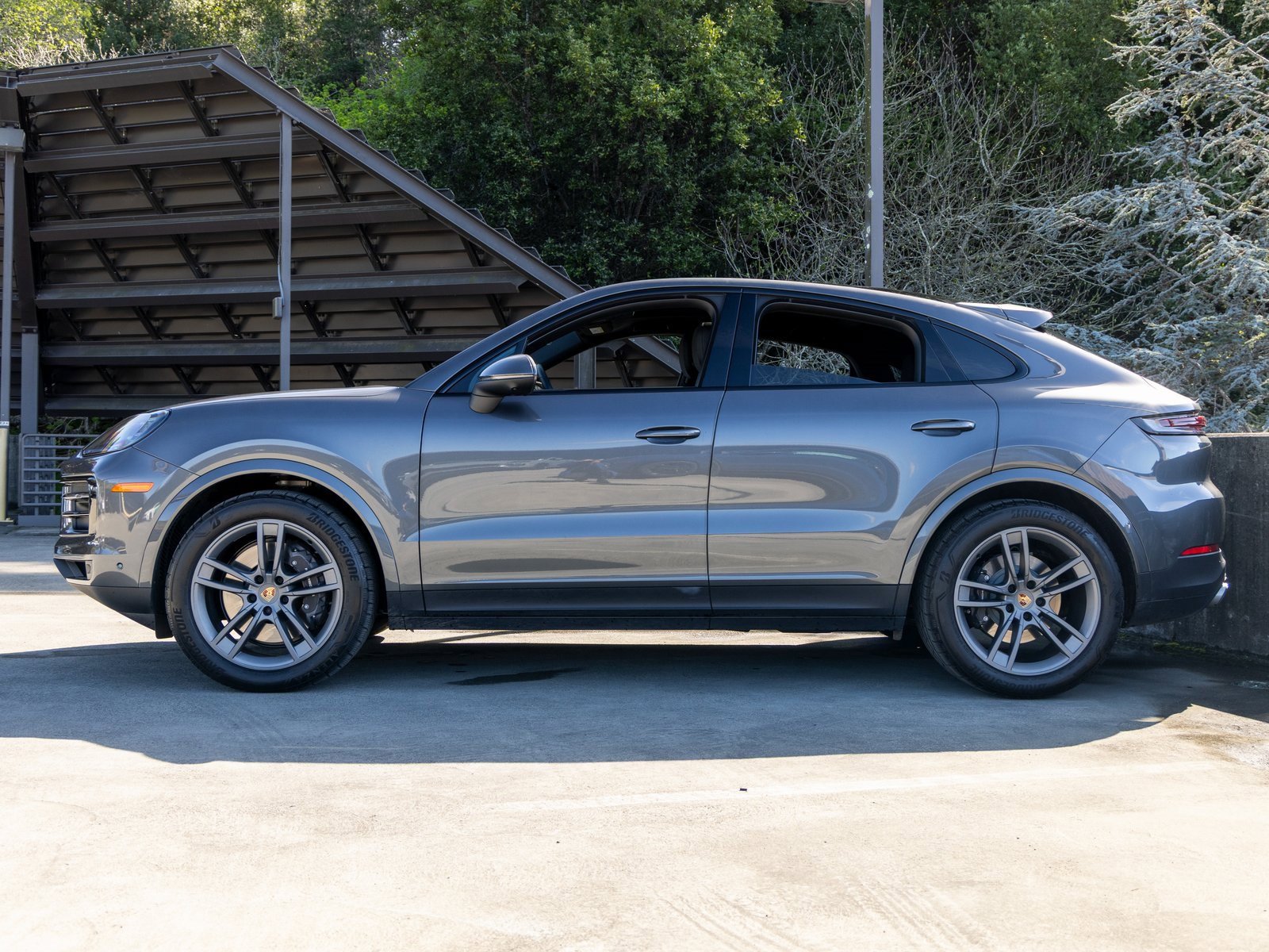 Certified 2025 Porsche Cayenne Coupe image 2