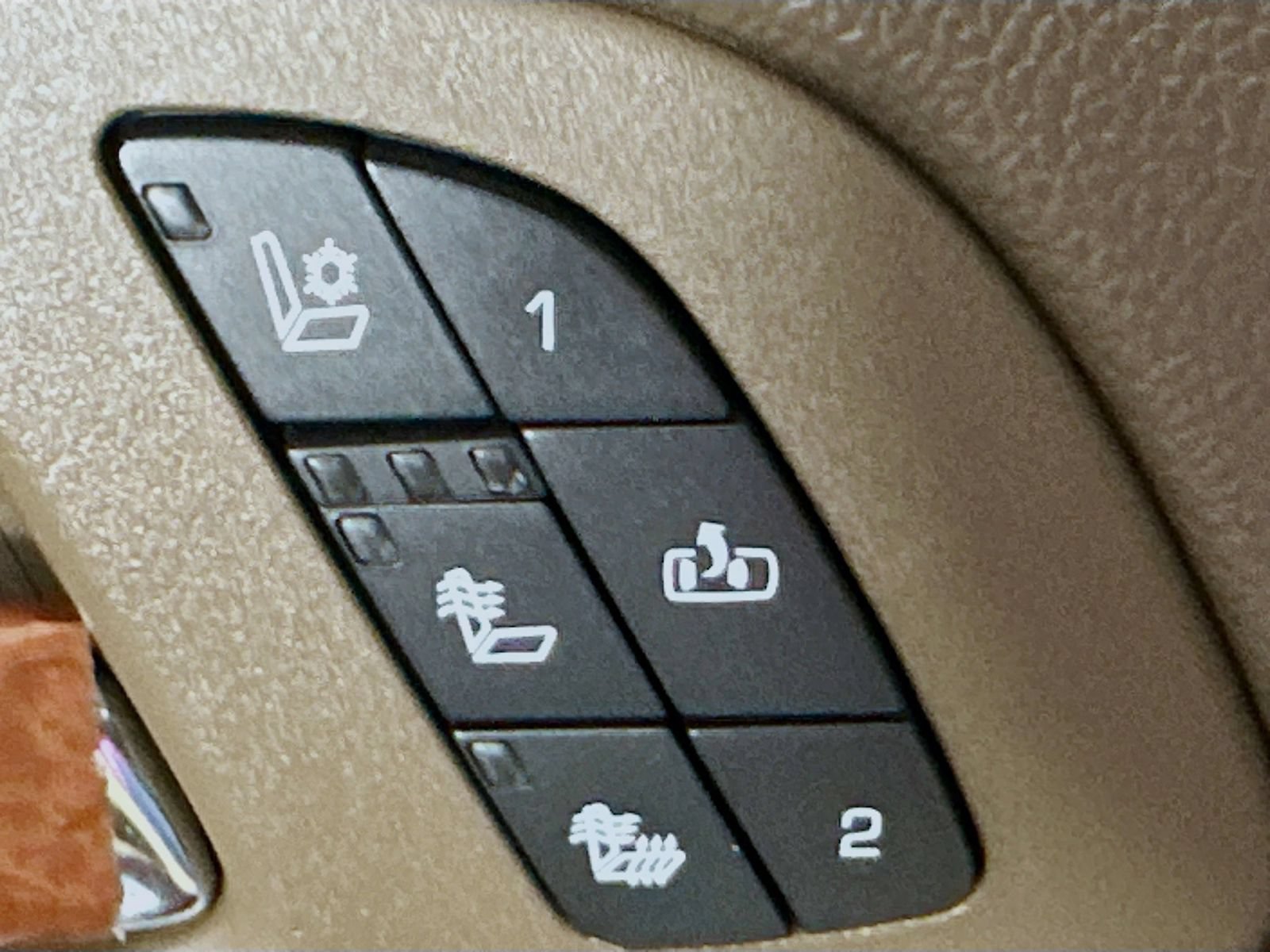 Used 2010 Chevrolet Suburban LTZ AWD/4WD image 21