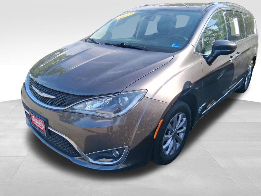 Used 2018 Chrysler Pacifica Touring-L FWD image 3