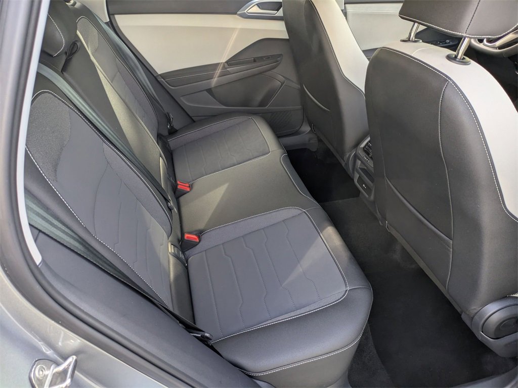 Used 2025 Volkswagen Taos SE image 31